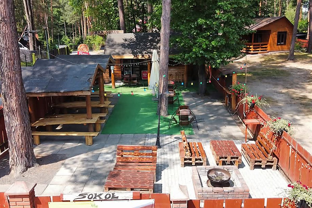 Wodny park zabaw – kolorowe zjeżdżalnie