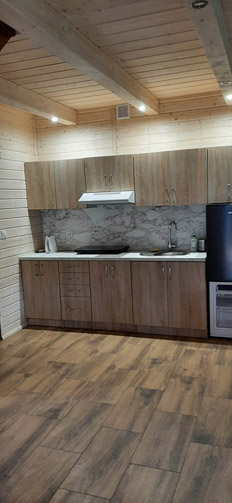 Domki w ośrodku Sokół Radawa – widok z zewnątrz